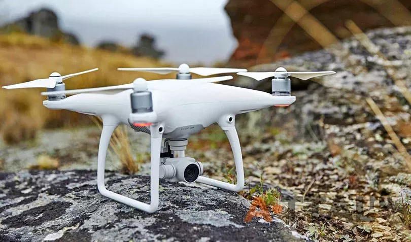 Квадрокоптер DJI Phantom 4 с подвесом и 4K камерой (DJI-PHANTOM-4) фото 4